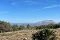 Enorme terreno con magníficas vistas al mar y al paisaje montañoso.