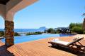 Luxe villa met zeezicht te koop in Moraira