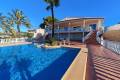 Prachtige villa met zeezicht te koop in Moraira.
