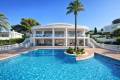 Prachtige villa met zeezicht te koop in Moraira.