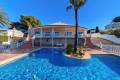 Preciosa villa con vistas al mar en venta en Moraira