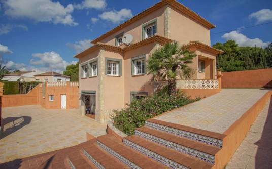 Вилла - Продажа - Calpe - Partida La Calalga