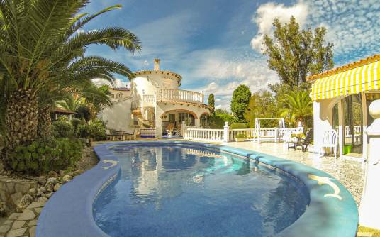 Villa - Sprzedaż - Denia - La Pedrera